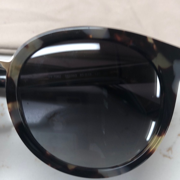 Tory Burch tortoise shell sunglasses - Picture 5 of 5